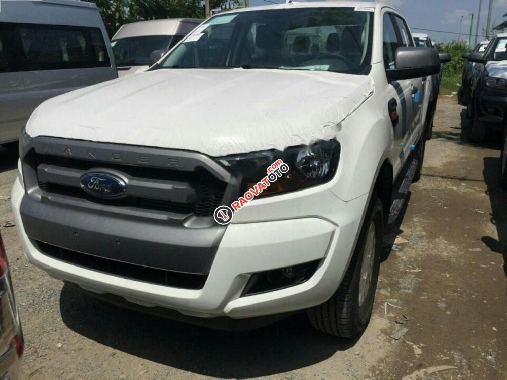 Cần bán xe Ford Ranger XLS 2.2L 4x2 MT đời 2017, màu trắng, nhập khẩu nguyên chiếc-2