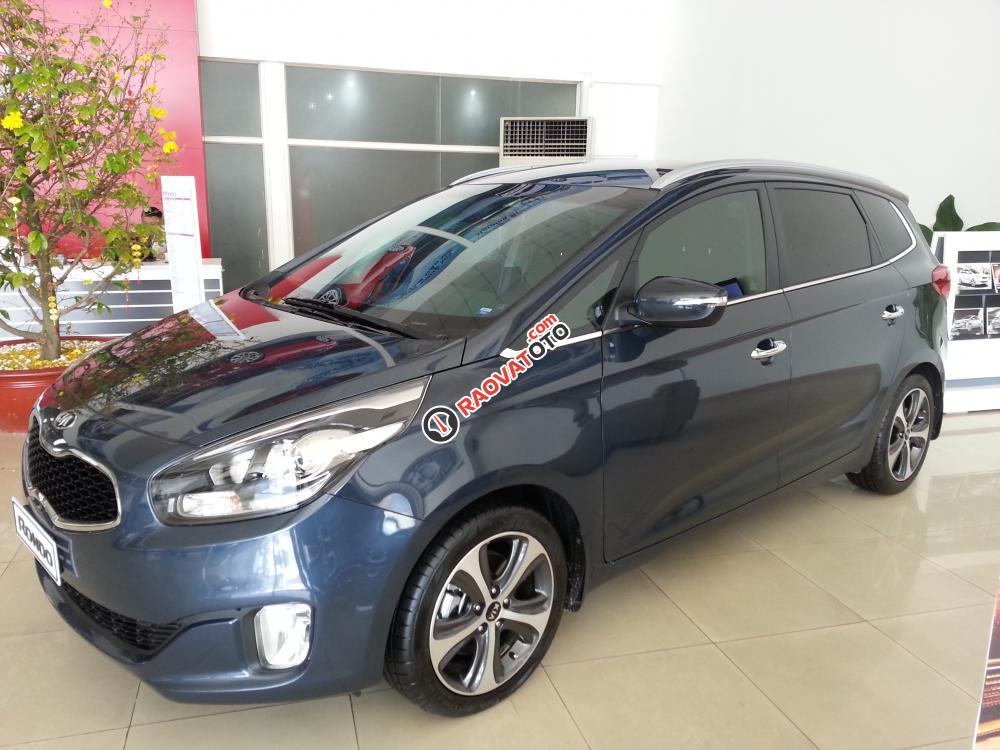 Cần bán Kia Rondo GAT đời 2017, màu xanh lam, xe mới, bảo hành 3 năm tại Kia Nha Trang-0