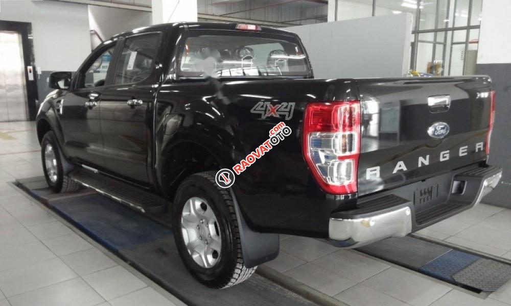 Cần bán xe Ford Ranger XLT 4x4 MT đời 2017, màu đen, nhập khẩu nguyên chiếc-5