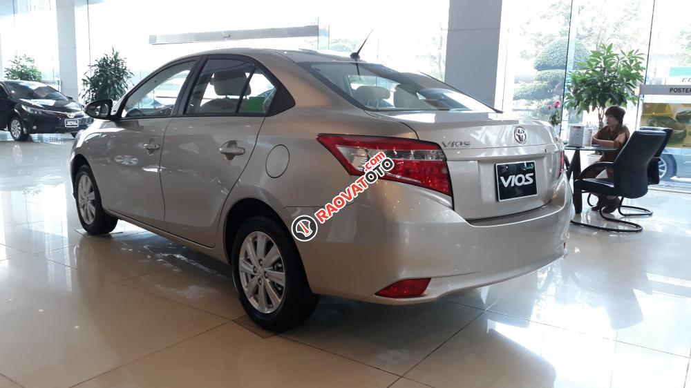 Bán Toyota Vios 1.5E 2017, màu bạc, giá 498tr-0