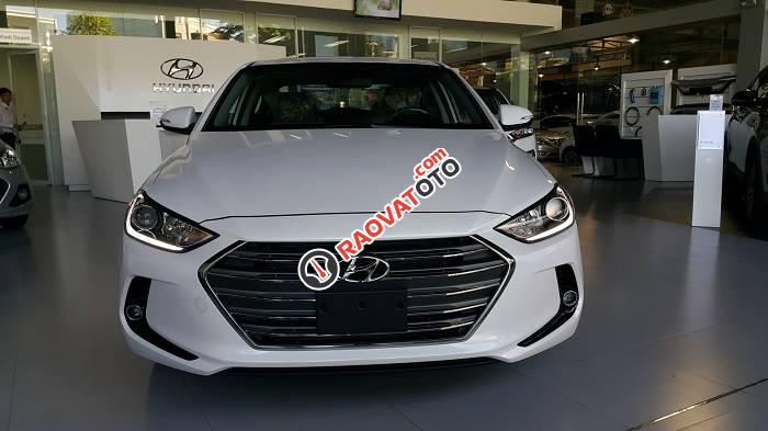 Bán Hyundai Elantra 2017, đủ màu giao xe ngay, hỗ trợ ngân hàng 90% và đăng kí Grab - LH: Xuân Tùng 0906.409.199-1