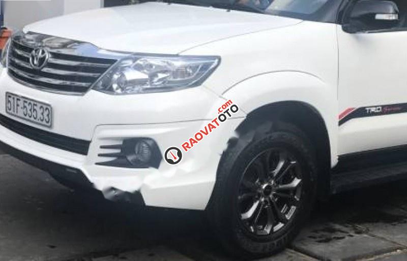 Bán ô tô Toyota Fortuner TRD đời 2016, màu trắng-2