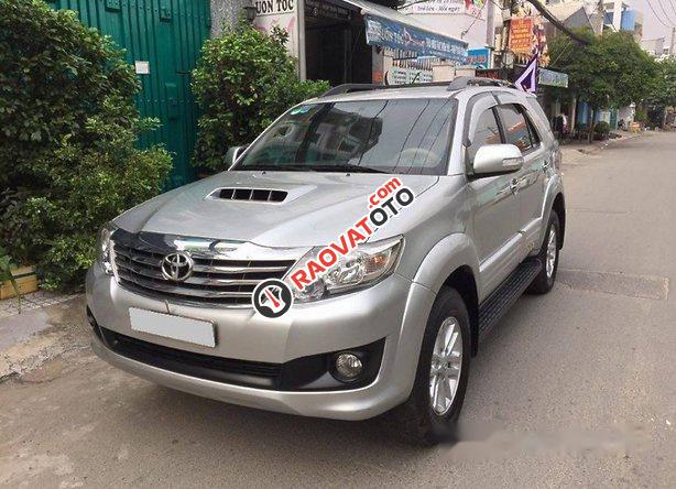 Bán Toyota Fortuner đời 2014, màu bạc-9