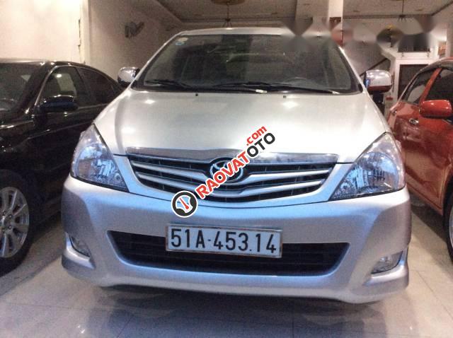 Bán Toyota Innova G đời 2010, màu bạc-0