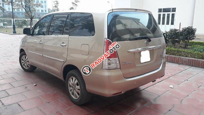 Bán ô tô Toyota Innova đời 2010 chính chủ-2