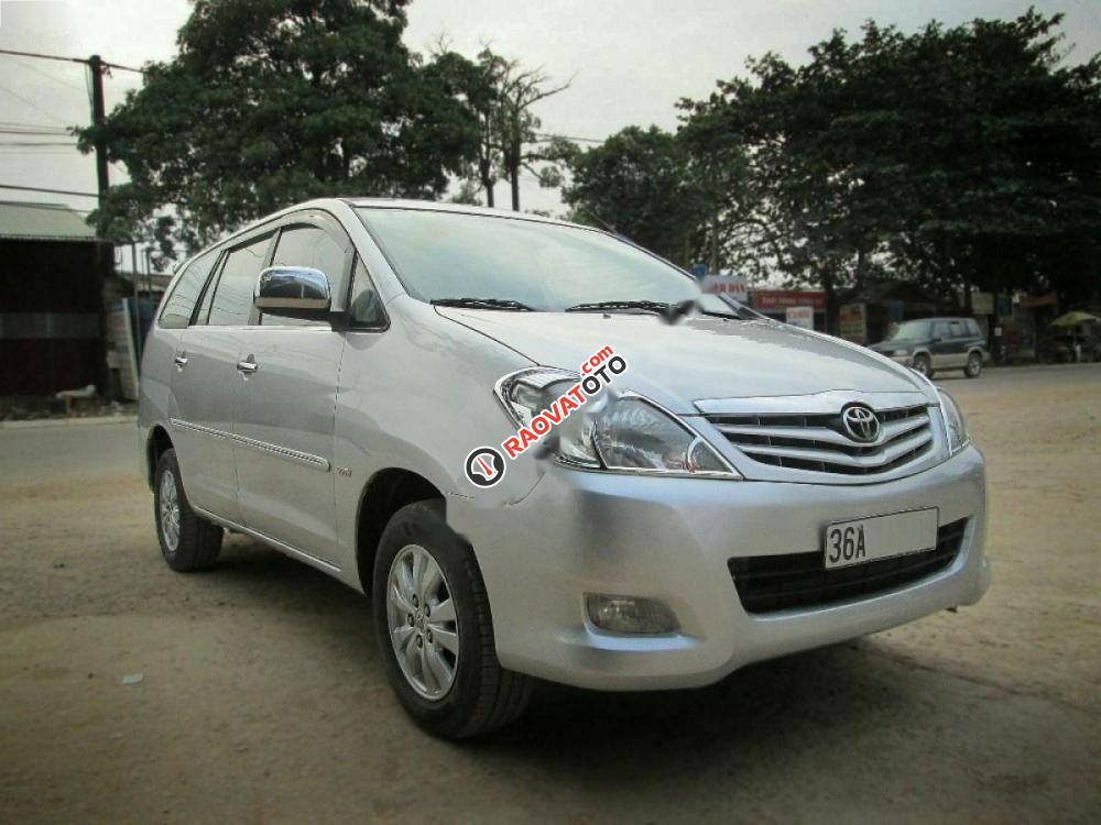 Cần bán Toyota Innova 2.0G đời 2010, màu bạc như mới-1