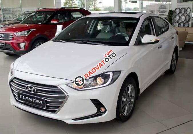 Bán Hyundai Elantra đời 2018 màu trắng tại Hyundai Đắk Lắk, hỗ trợ vay vốn 80% giá trị xe, hotline 0935904141- 0948945599-1