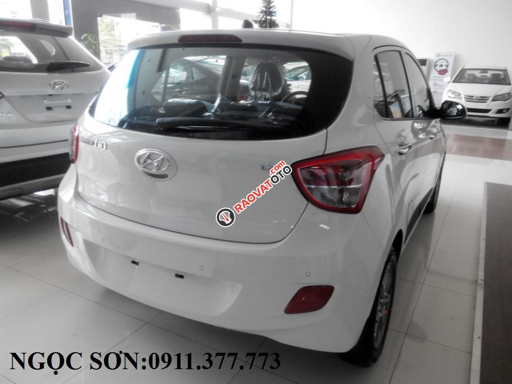 Cần bán xe Hyundai Grand i10 mới, màu trắng - LH Ngọc Sơn: 0911.377.773-5