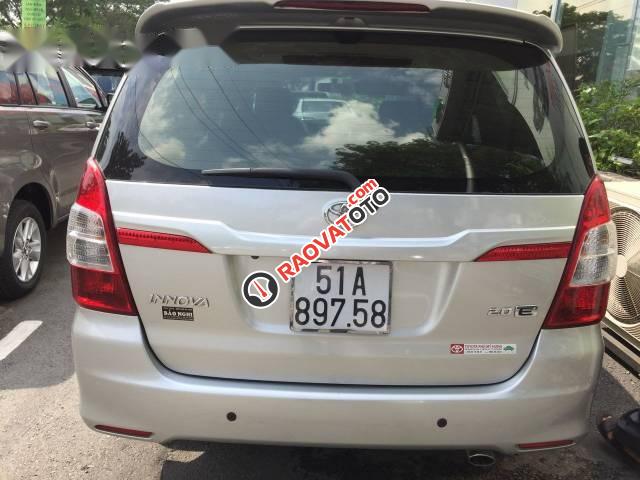 Cần bán lại xe Toyota Innova đời 2014, màu bạc-2