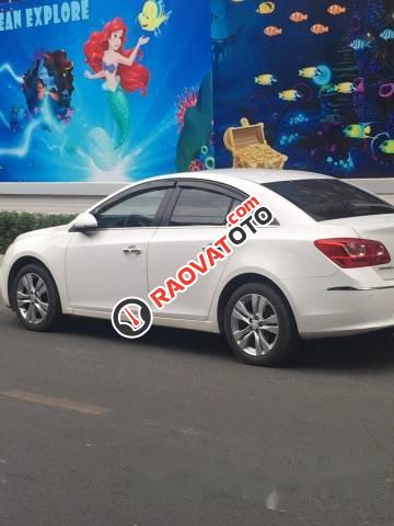 Cần bán gấp Chevrolet Cruze đời 2016, màu trắng-0