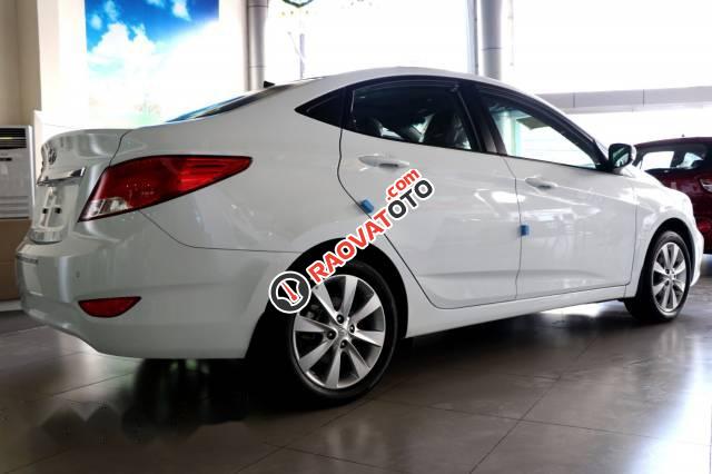 Bán xe Hyundai Accent AT đời 2017, màu trắng, 575 triệu-2