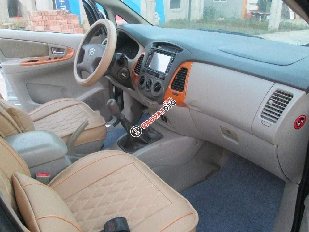 Cần bán Toyota Innova 2.0G đời 2010, màu bạc như mới-4