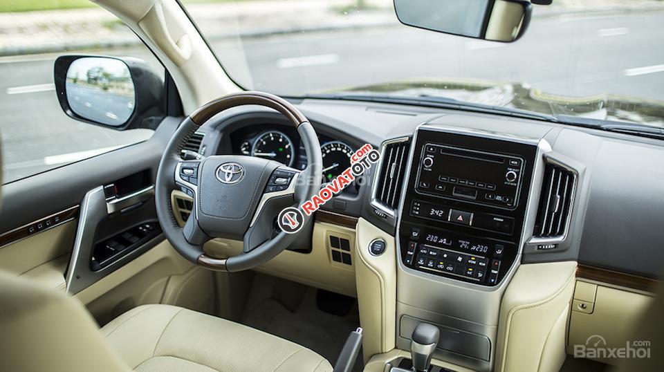 Toyota Land Cruiser bạc, Sx 2017 - Cập nhật lô xe tháng 4 - đại lý Toyota Mỹ Đình / Hotline: 0973.306.136-12