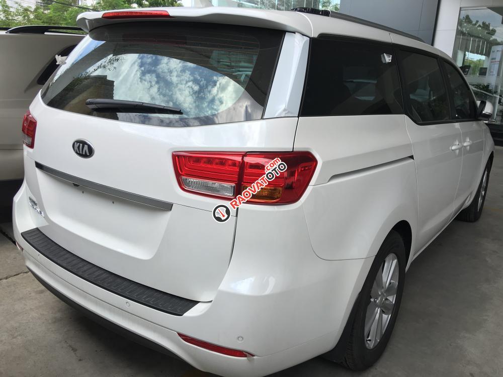 Bán xe Kia Sedona, máy xăng, phiên bản thường, giảm giá tháng 4-3