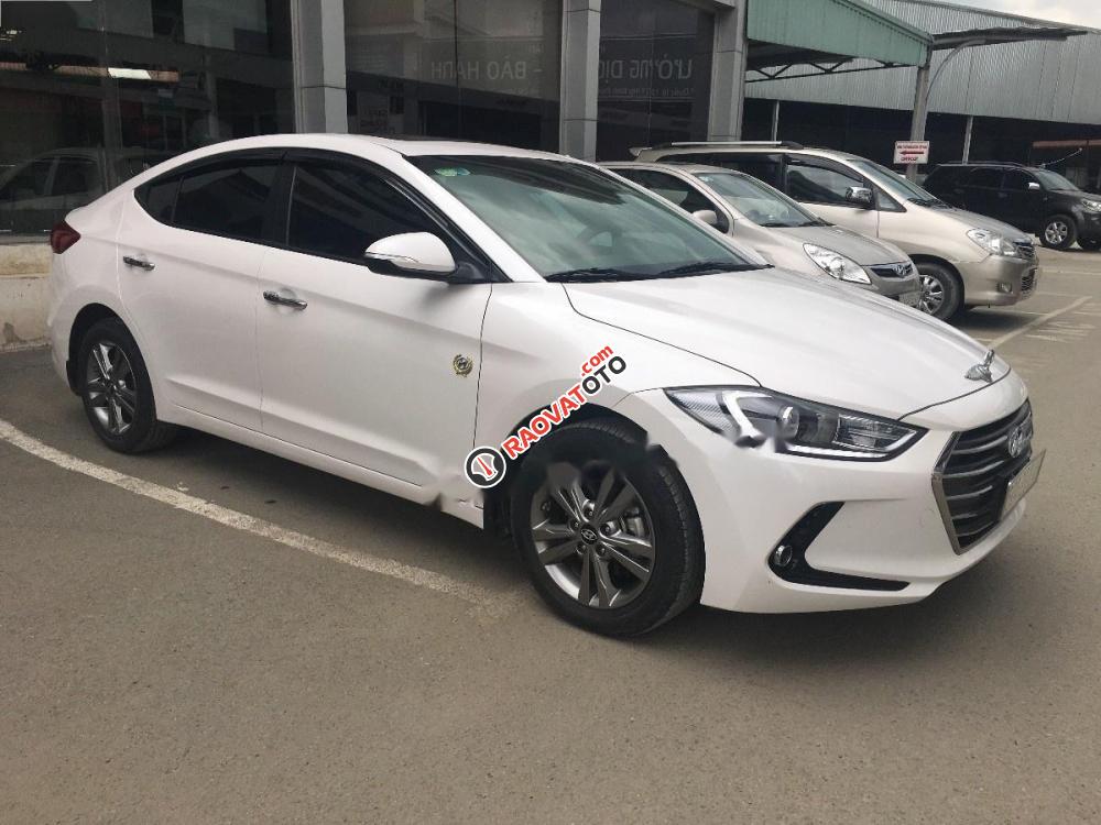 Cần bán xe Hyundai Elantra 1.6AT đời 2016, màu trắng, số tự động-0