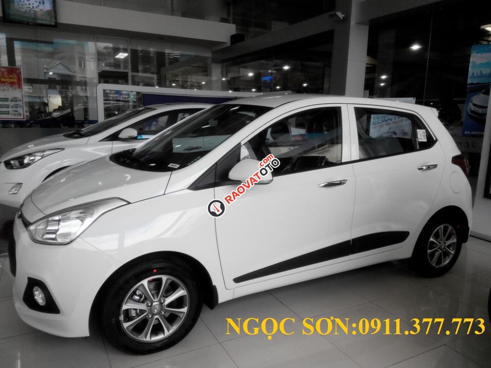 Cần bán xe Hyundai Grand i10 mới, màu trắng - LH Ngọc Sơn: 0911.377.773-9