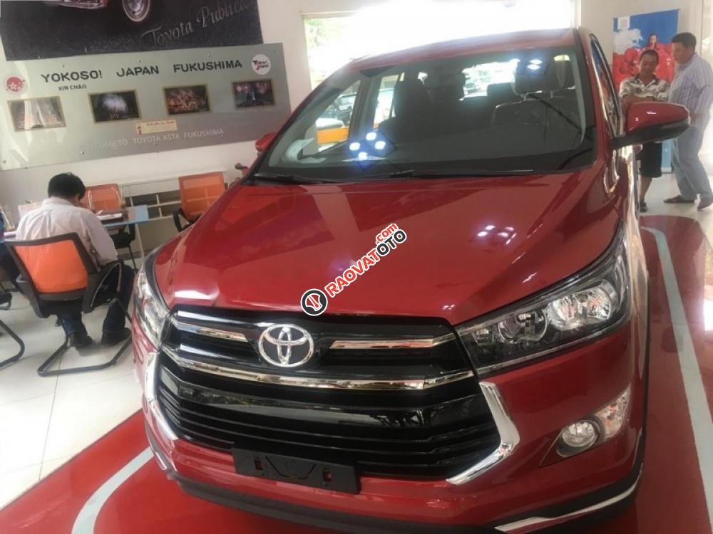 Bán xe Toyota Innova 2.0 Venturer đời 2017, màu đỏ-3