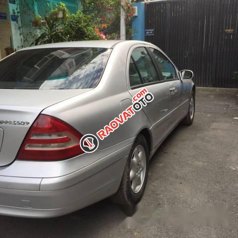 Bán Mercedes đời 2004, màu bạc, giá 240tr-1