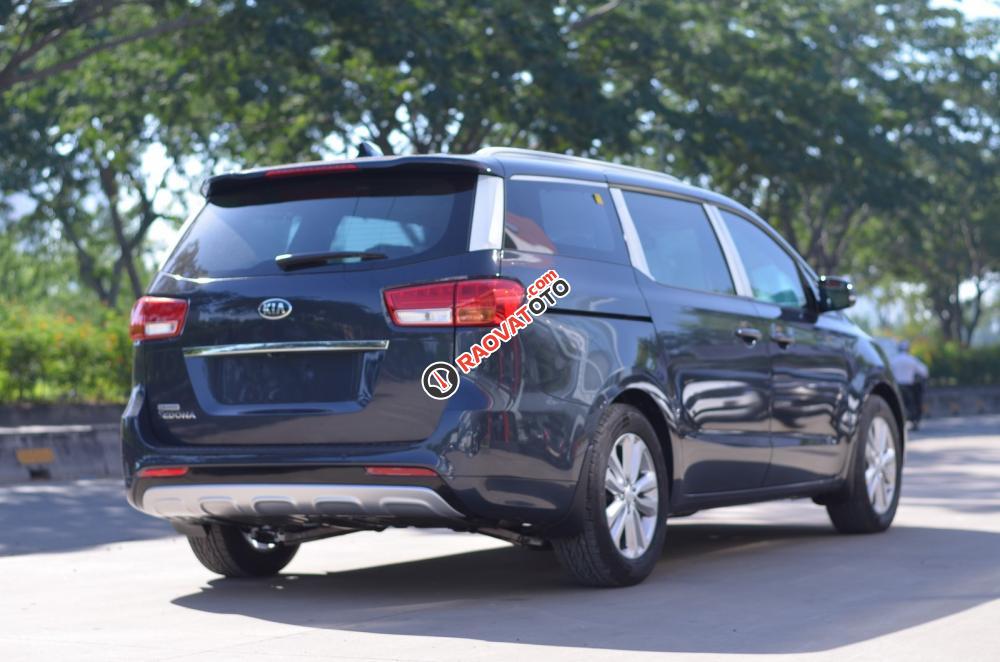 Cần bán xe Kia Sedona DATH đời 2017, màu xanh lam-2