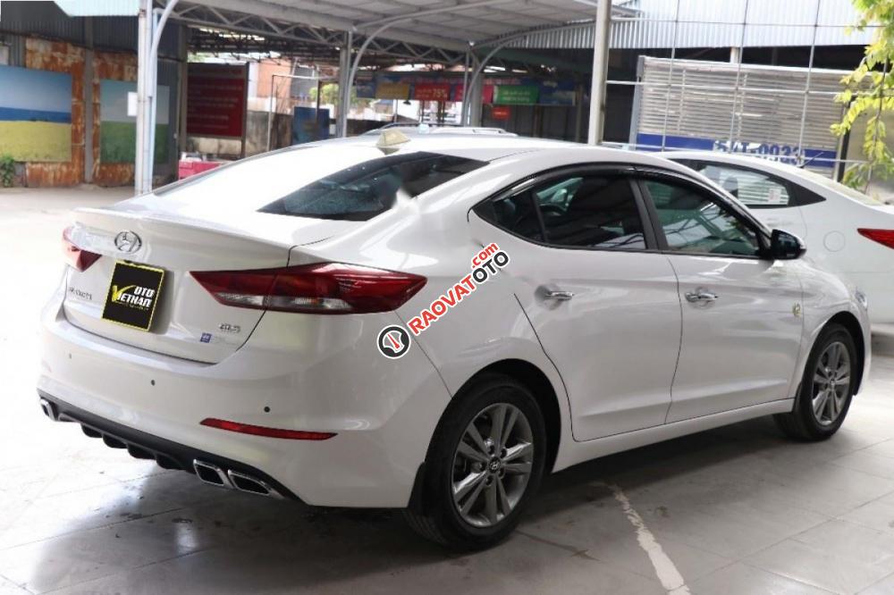 Bán Hyundai Elantra 1.6AT đời 2016, màu trắng, 608tr-4