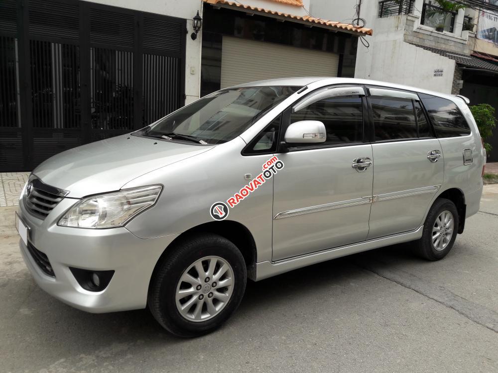 Bán ô tô Toyota Innova E đời 2013, màu bạc-1