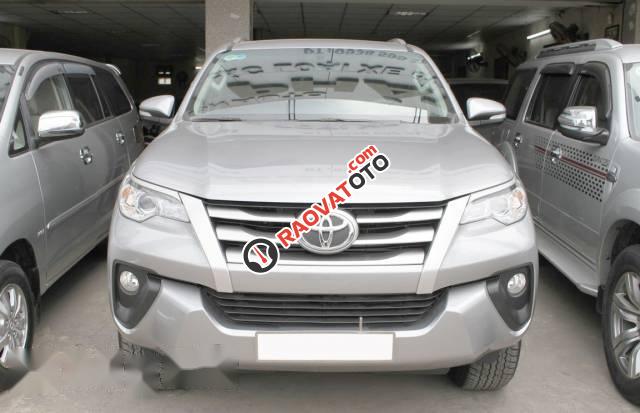 Bán Toyota Fortuner 2.4G đời 2017, màu bạc số sàn-0