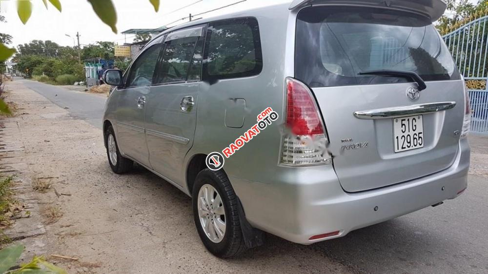 Cần bán Toyota Innova G đời 2010, màu bạc còn mới, 389tr-3