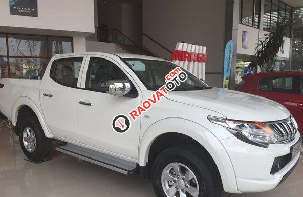 [Siêu giảm] Mitsubishi Triton, màu trắng, xe nhập Thái, lợi dầu 7L/100km, trả góp 80%. LH: 0905.91.01.99-0