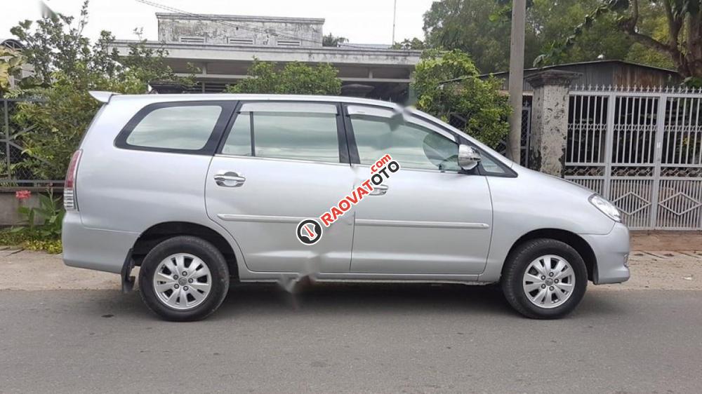 Cần bán Toyota Innova G đời 2010, màu bạc còn mới, 389tr-4