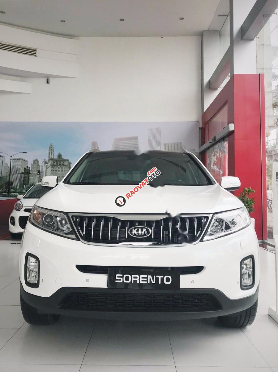 Cần bán Kia Sorento DATH đời 2017, màu trắng, giá tốt-0