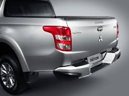 Bán ô tô Mitsubishi Triton 4x2 AT đời 2017, màu bạc, nhập khẩu, giá 588tr-2