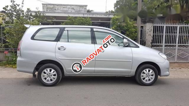 Bán Toyota Innova G đời 2010, màu bạc còn mới-1