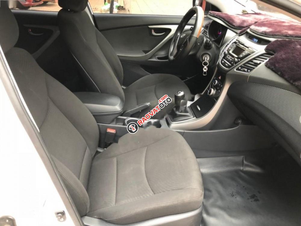 Bán xe Hyundai Elantra MT đời 2015, màu trắng, xe nhập, giá tốt-3