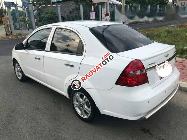 Bán xe Chevrolet Aveo đời 2015, màu trắng xe gia đình-3