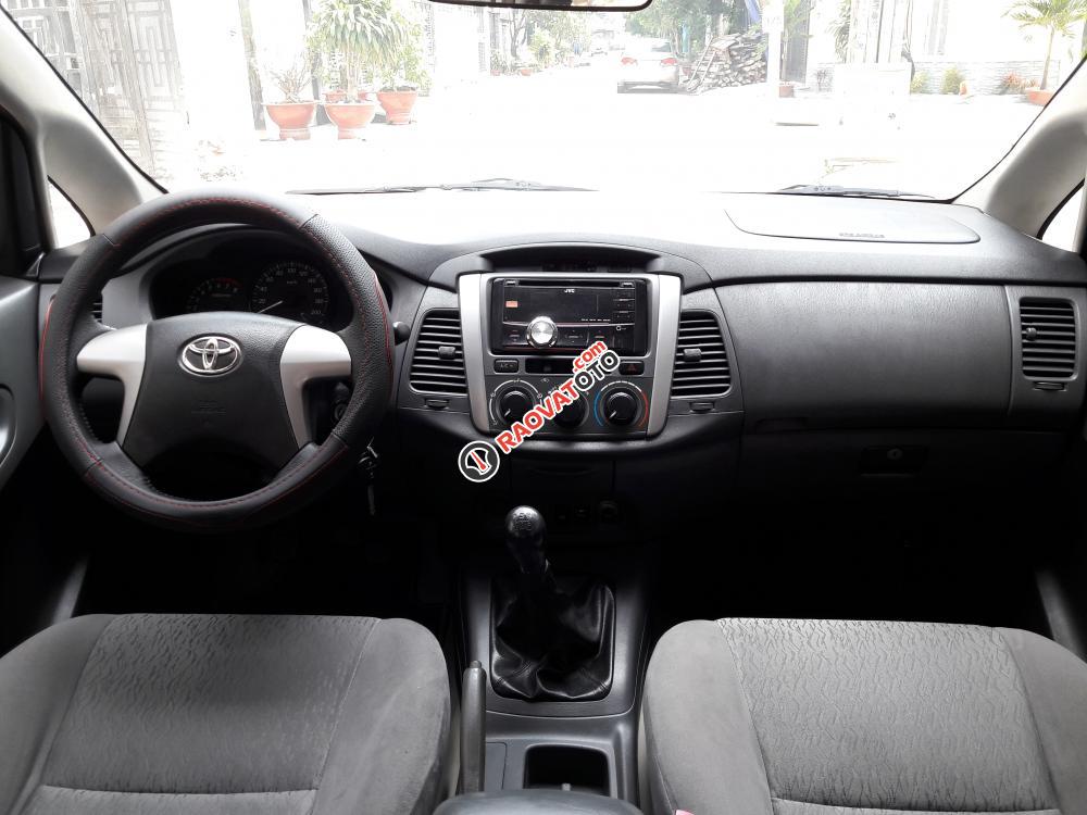 Bán ô tô Toyota Innova E đời 2013, màu bạc-7