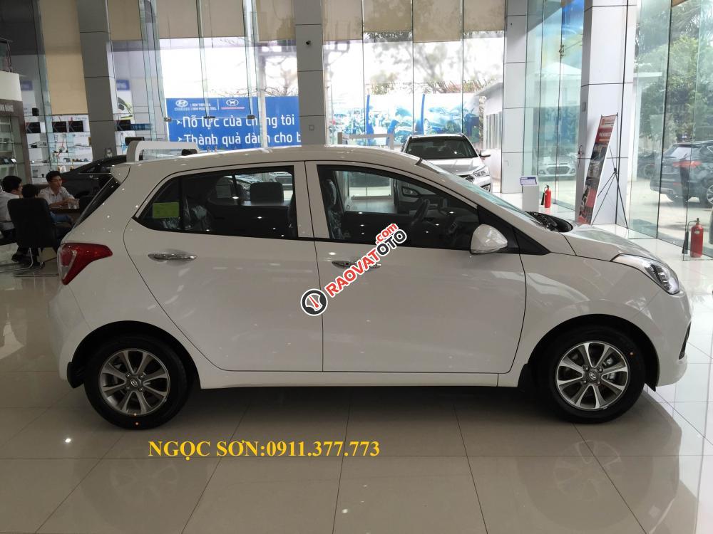 Cần bán xe Hyundai Grand i10 mới, màu trắng - LH Ngọc Sơn: 0911.377.773-23