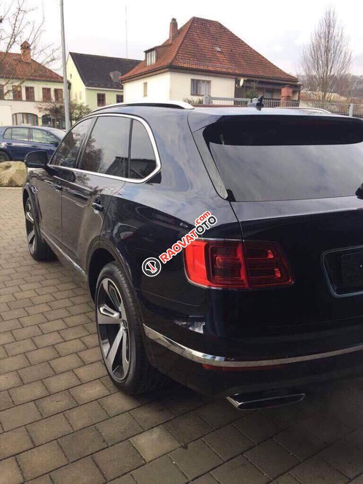 Cần bán Bentley Bentayga đời 2017, màu đen, xe nhập-1