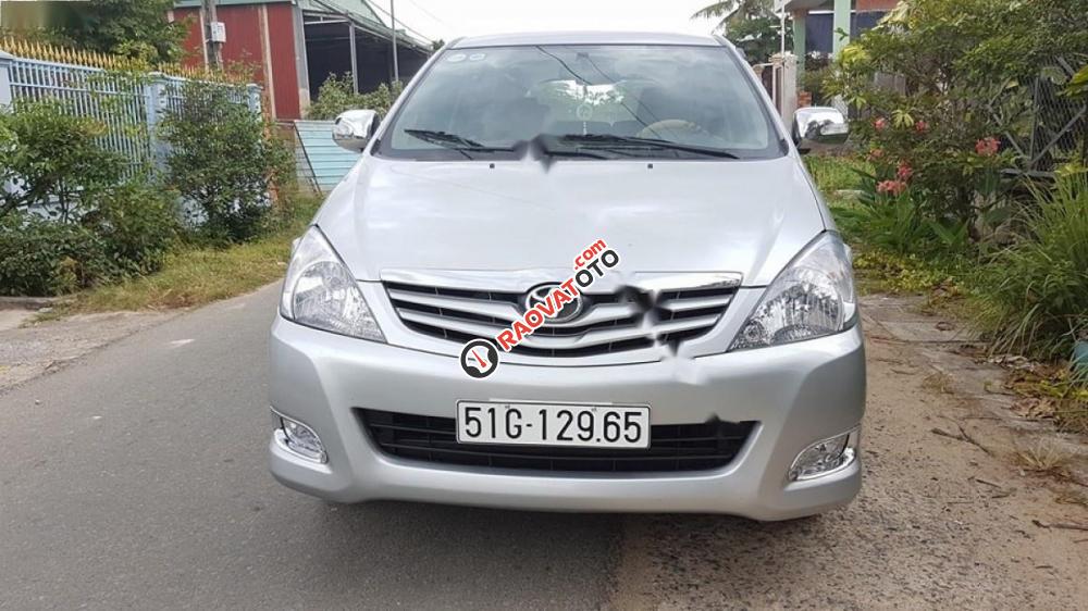 Cần bán Toyota Innova G đời 2010, màu bạc còn mới, 389tr-0