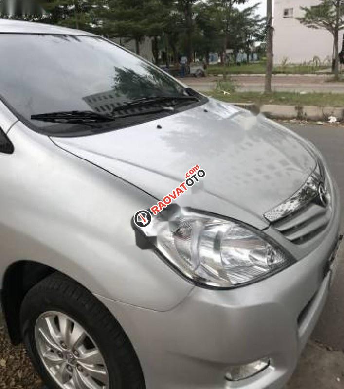 Bán Toyota Innova G đời 2010, màu bạc, giá 407tr-0