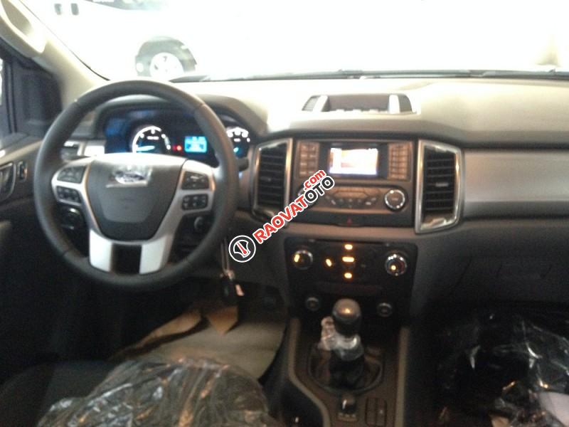 Trả góp Bank 80% và hỗ trợ giao xe tại Bắc Kạn, Ford Ranger XLT 2 cầu, số sàn 2017 phù hợp với địa hình-0