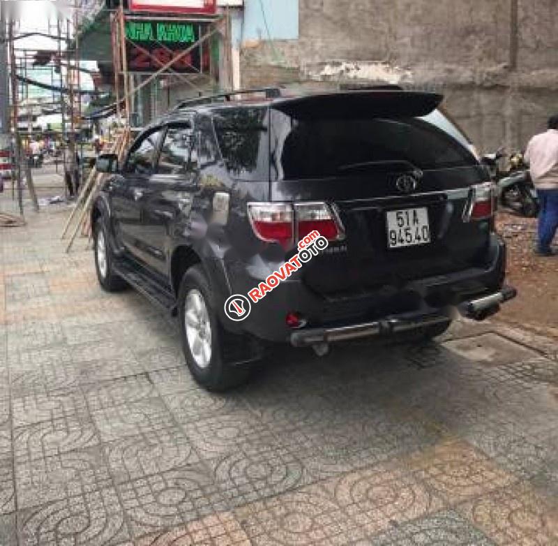 Cần bán Toyota Fortuner G đời 2010, màu xám số sàn-2