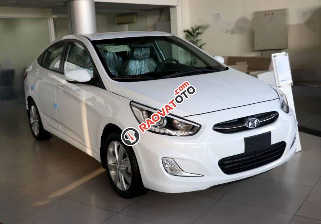 Bán xe Hyundai Accent AT đời 2017, màu trắng, 575 triệu-0