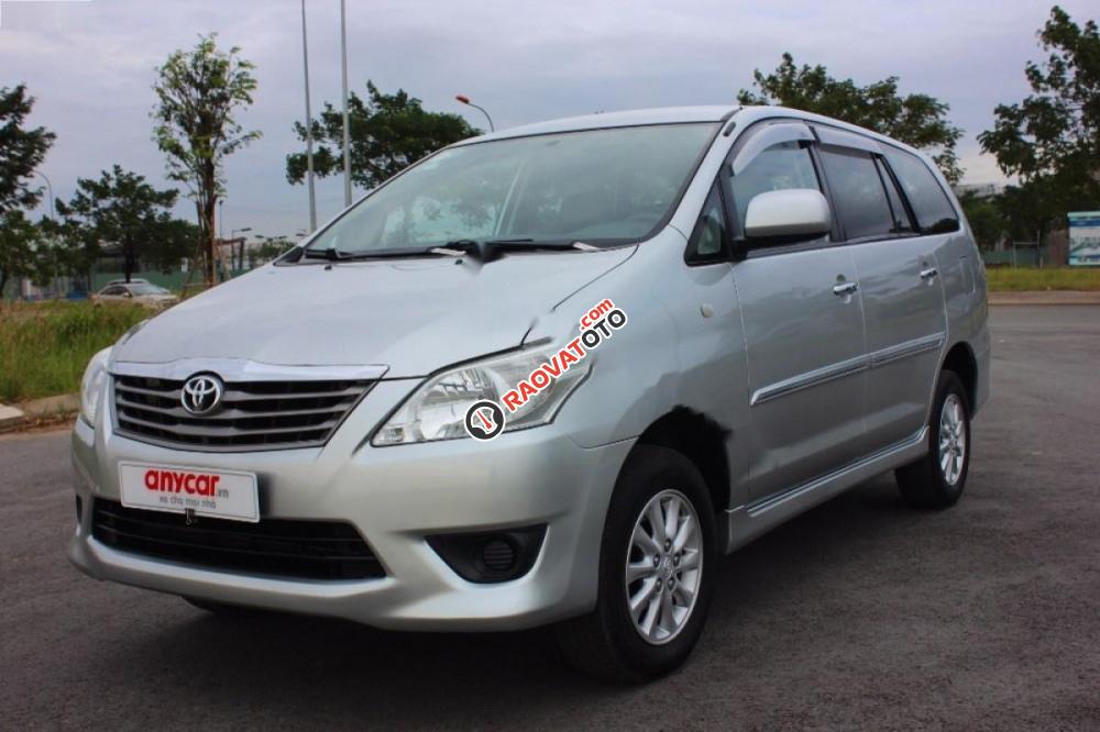 Bán Toyota Innova 2.0E 2013, màu bạc số sàn, giá 540tr-2