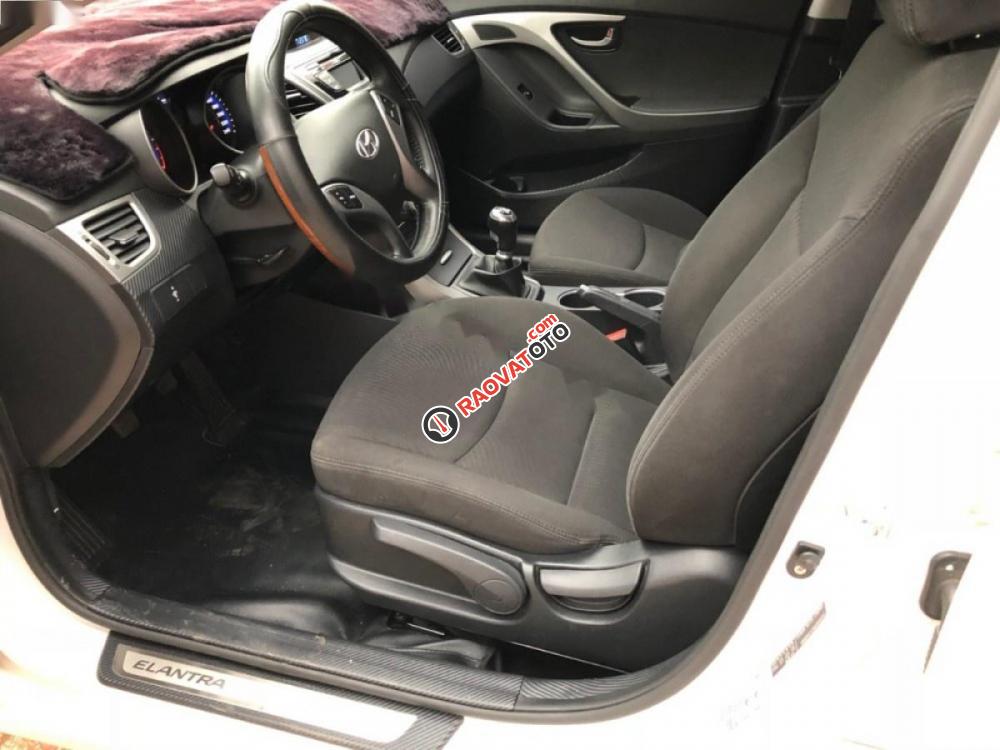 Bán xe Hyundai Elantra MT đời 2015, màu trắng, xe nhập, giá tốt-4