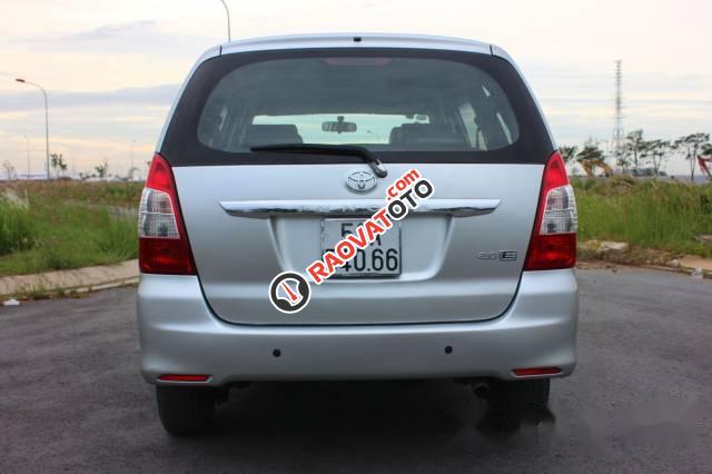 Bán Toyota Innova E 2.0MT đời 2013, màu bạc-0