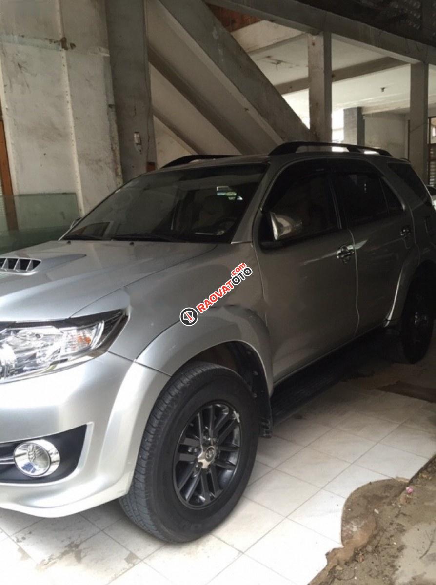 Bán xe Toyota Fortuner G đời 2015, màu bạc, giá tốt-2