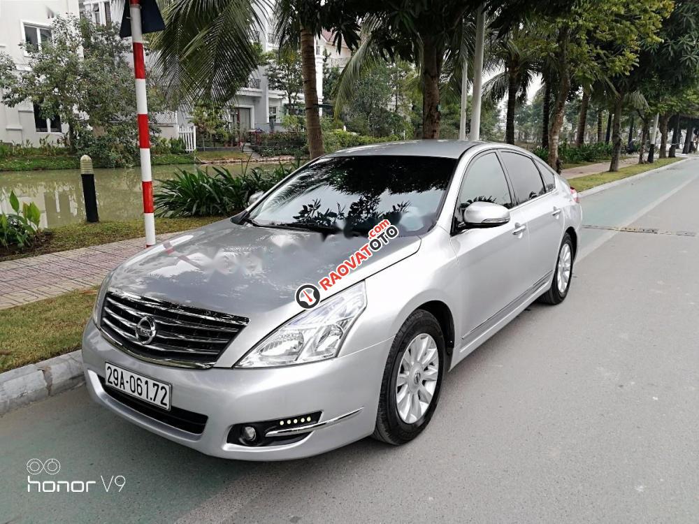 Cần bán gấp Nissan Teana đời 2010, màu bạc, nhập khẩu nguyên chiếc, chính chủ-1