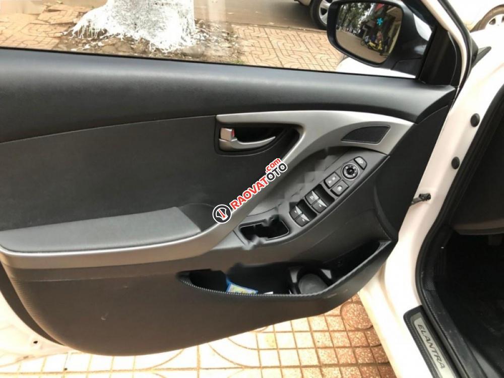 Bán xe Hyundai Elantra MT đời 2015, màu trắng, xe nhập, giá tốt-0