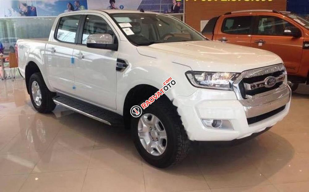 Bán Ford Ranger XLT 2.2L 4x4 MT năm 2017, màu trắng, nhập khẩu nguyên chiếc-0