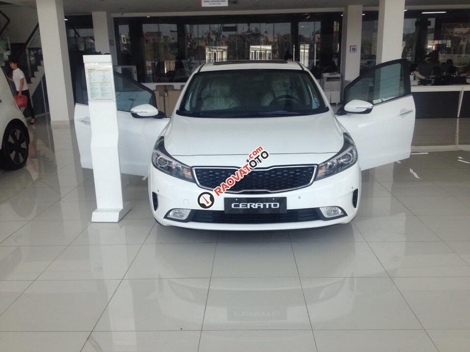 Bán Kia Cerato 2018 số sàn Full Options, giá hấp dẫn, trả góp chỉ với 200tr-0